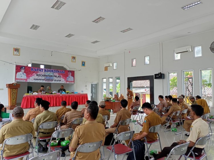 Rakor Bulanan Kecamatan Palas dipimpin oleh Camat