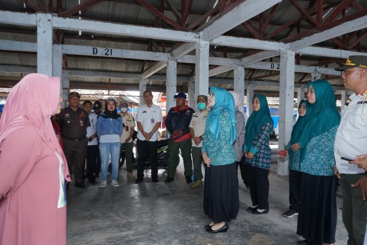 Ketua TP PKK Kabupaten Lampung Selatan lakukan pengecekan persiapan lomba Desa tingkat Provinsi.