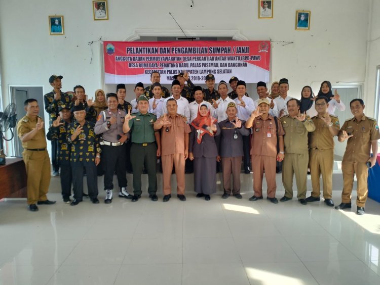 Camat Palas lantik Pengganti Antar Waktu Badan Permusyawaratan Desa  Empat Desa.