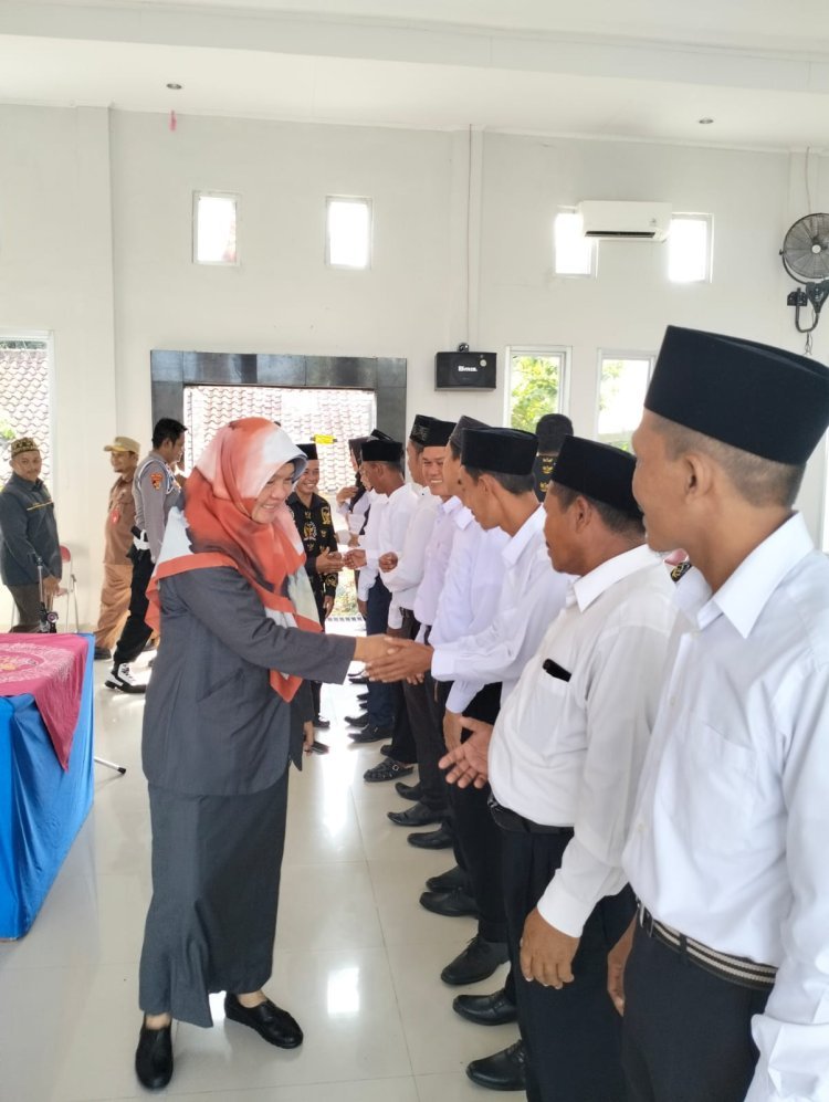 Camat Palas lantik Pengganti Antar Waktu Badan Permusyawaratan Desa  Empat Desa.