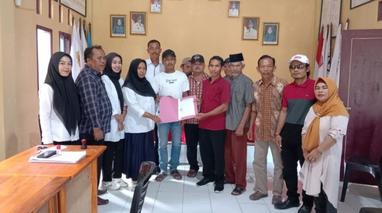 Satu Hari menjelang penutupan pendaftaran Kepala Desa, Tiga Bakal Calon Kepala Desa Pematang Baru serahkan berkas pendaftaran Calon Kepala Desa.