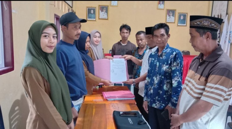 Satu Hari menjelang penutupan pendaftaran Kepala Desa, Tiga Bakal Calon Kepala Desa Pematang Baru serahkan berkas pendaftaran Calon Kepala Desa.