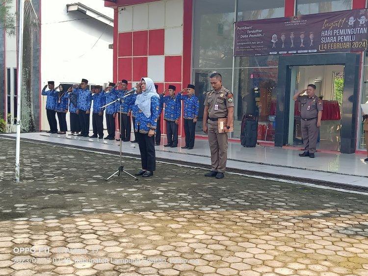 Apel Bulanan diKecamatan Palas,  Camat Palas selaku Pembina.