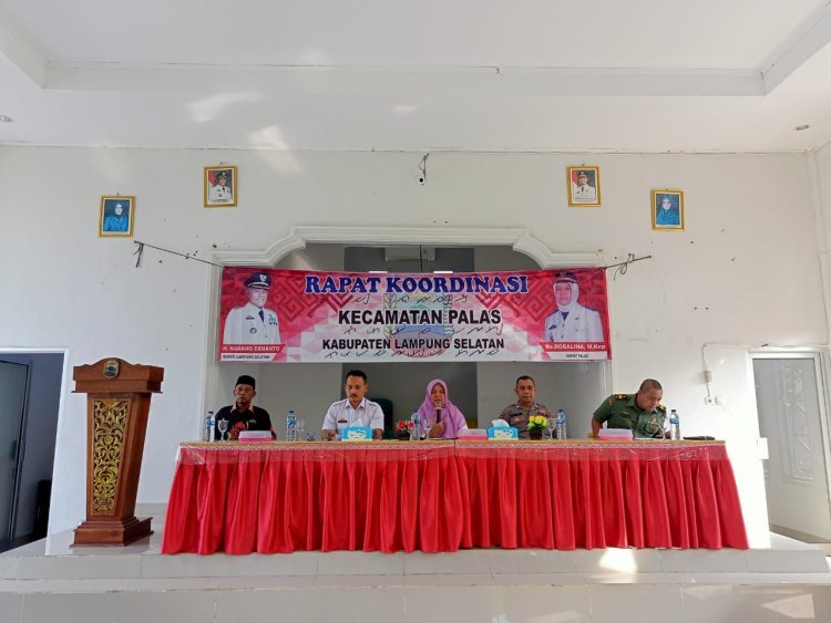 Rosalina pimpin Rapat Koordinasi Bulan Juli dilingkungan Pemerintah Kecamatan Palas.