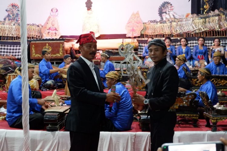 HUT Desa Bumi Restu, Pemerintah Desa Bumirestu Gelar wayang Kulit.