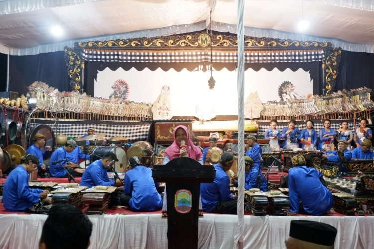 HUT Desa Bumi Restu, Pemerintah Desa Bumirestu Gelar wayang Kulit.