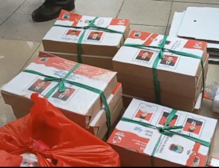 Camat Palas terima logistik Pemilihan Kepala Desa (PilKaDes) di Aula Way Pisang Kecamatan Palas.