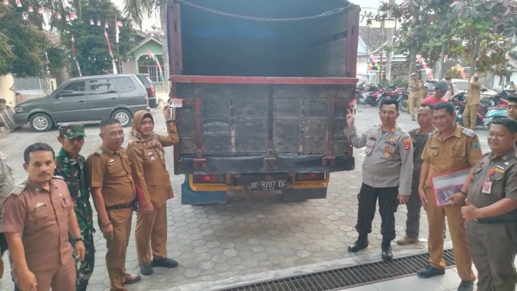 Camat Palas terima logistik Pemilihan Kepala Desa (PilKaDes) di Aula Way Pisang Kecamatan Palas.