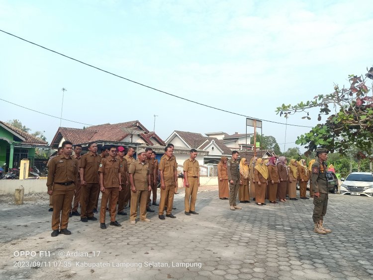 Apel Mingguan Kecamatan Palas,  Camat Palas selaku Pembina.