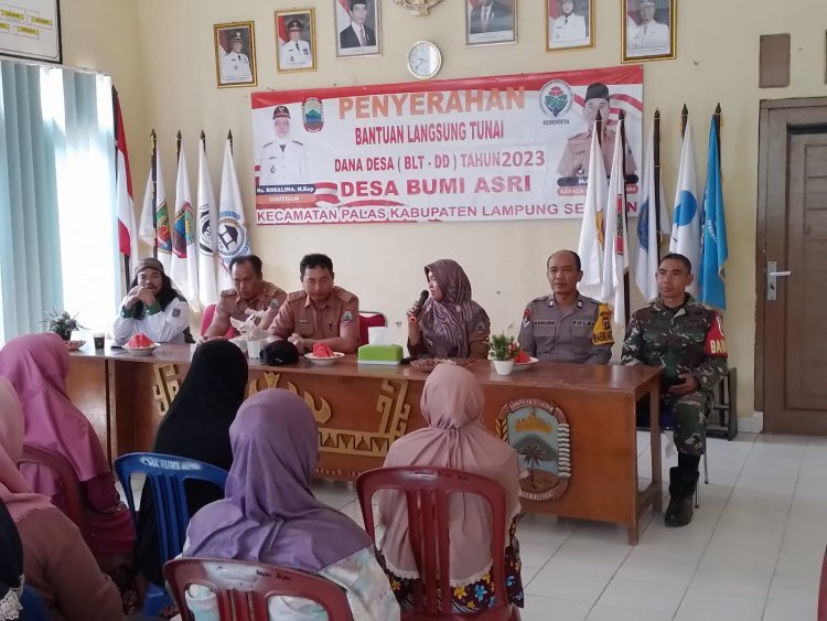 Camat Palas Hadiri penyerahan Bantuan Tunai Dana Desa (BLT -DD) Desa Bumi Asri.