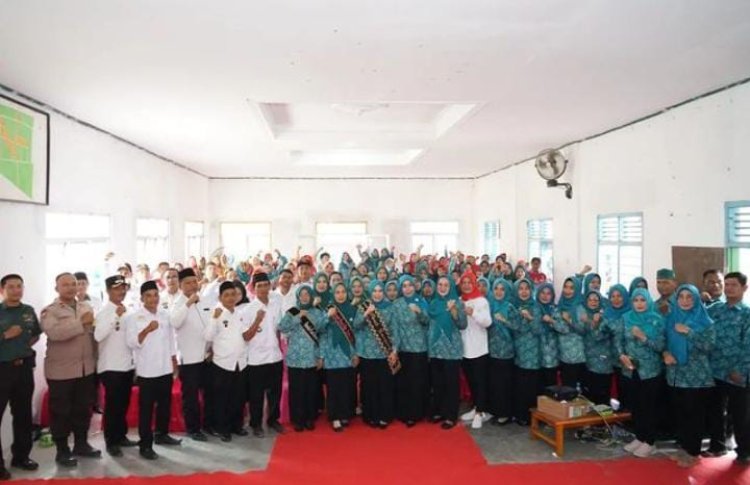 Ketua Tim Pegerak PKK  dan Bunda PAUD Kabupaten Lampung Selatan Berikan arahan dan evaluasi diKecamatan Palas.