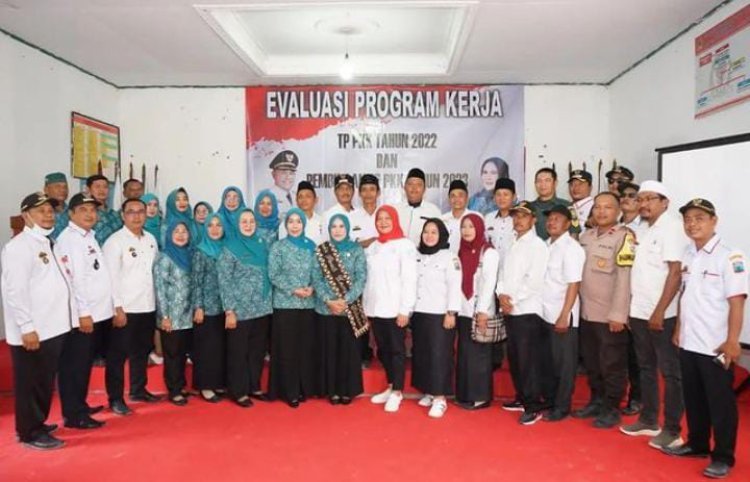 Ketua Tim Pegerak PKK  dan Bunda PAUD Kabupaten Lampung Selatan Berikan arahan dan evaluasi diKecamatan Palas.